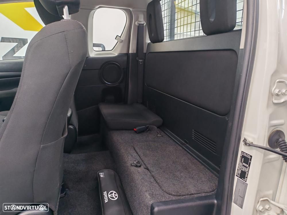 Toyota Hilux 2.4 D-4D 4WD CE 3L - 21