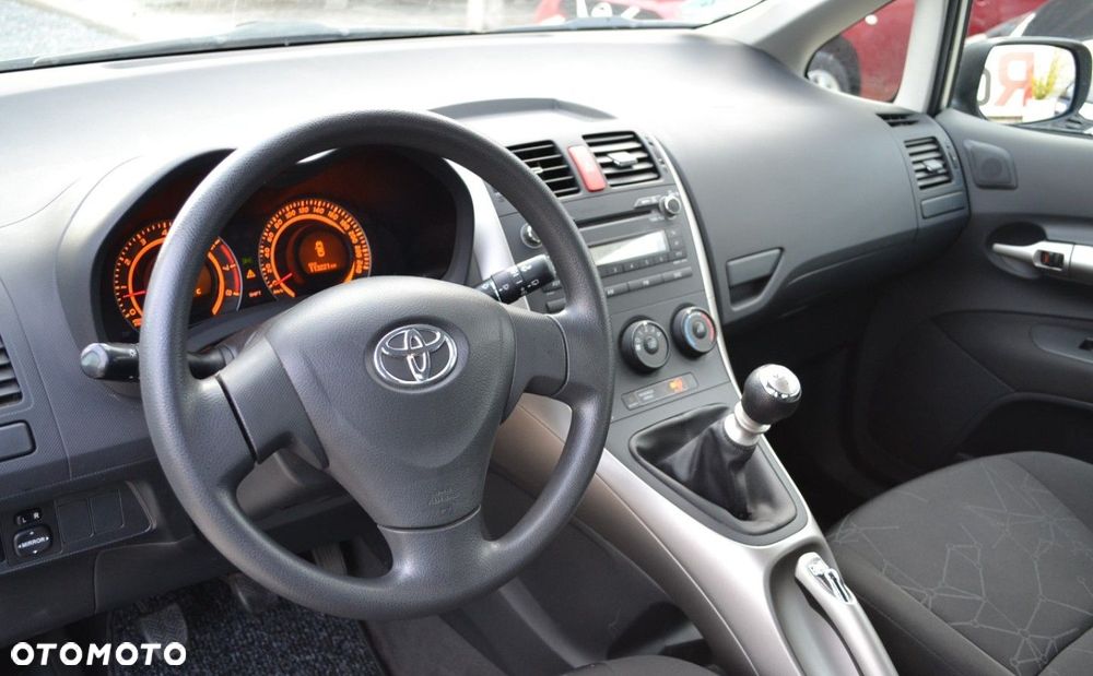 Toyota Auris 1.33 VVT-i Terra - 23