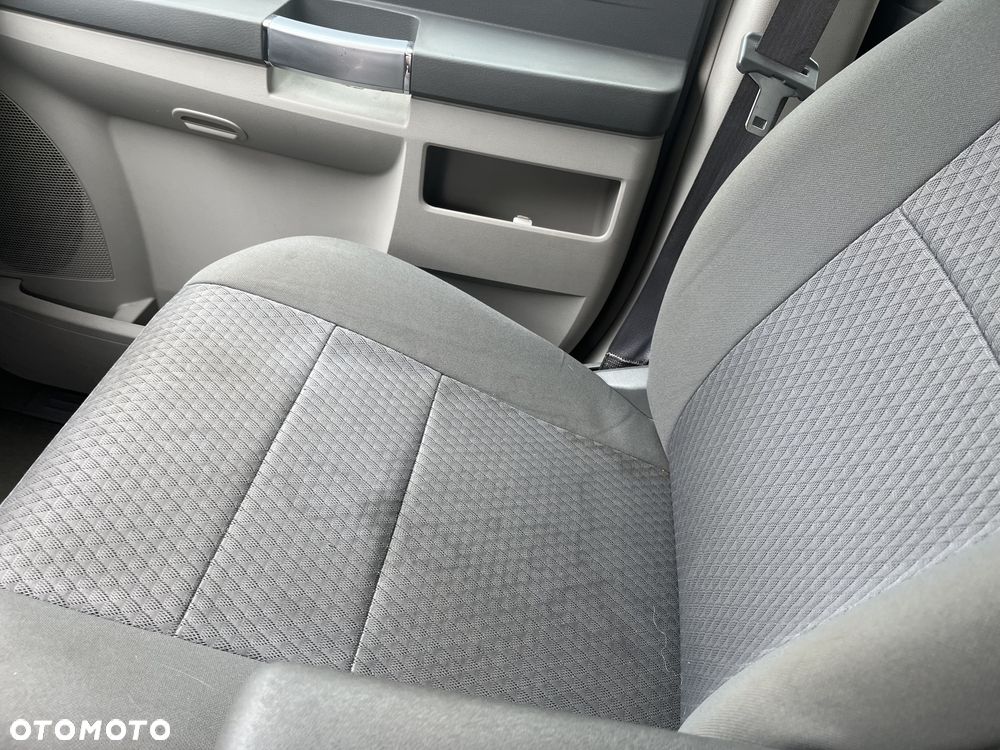 Chrysler Town & Country - 6