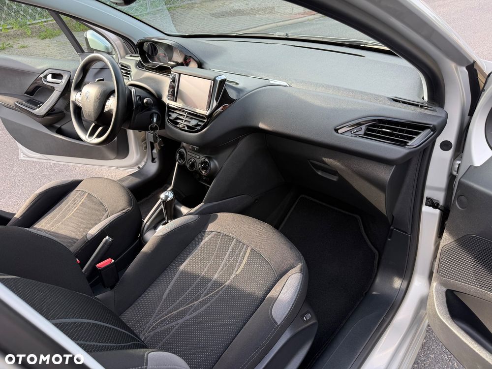 Peugeot 208 - 29