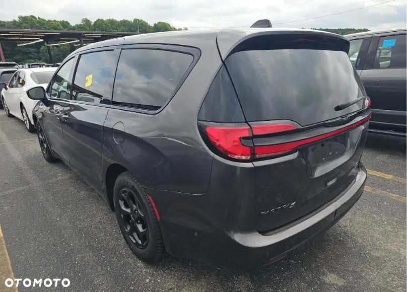 Chrysler Pacifica - 5