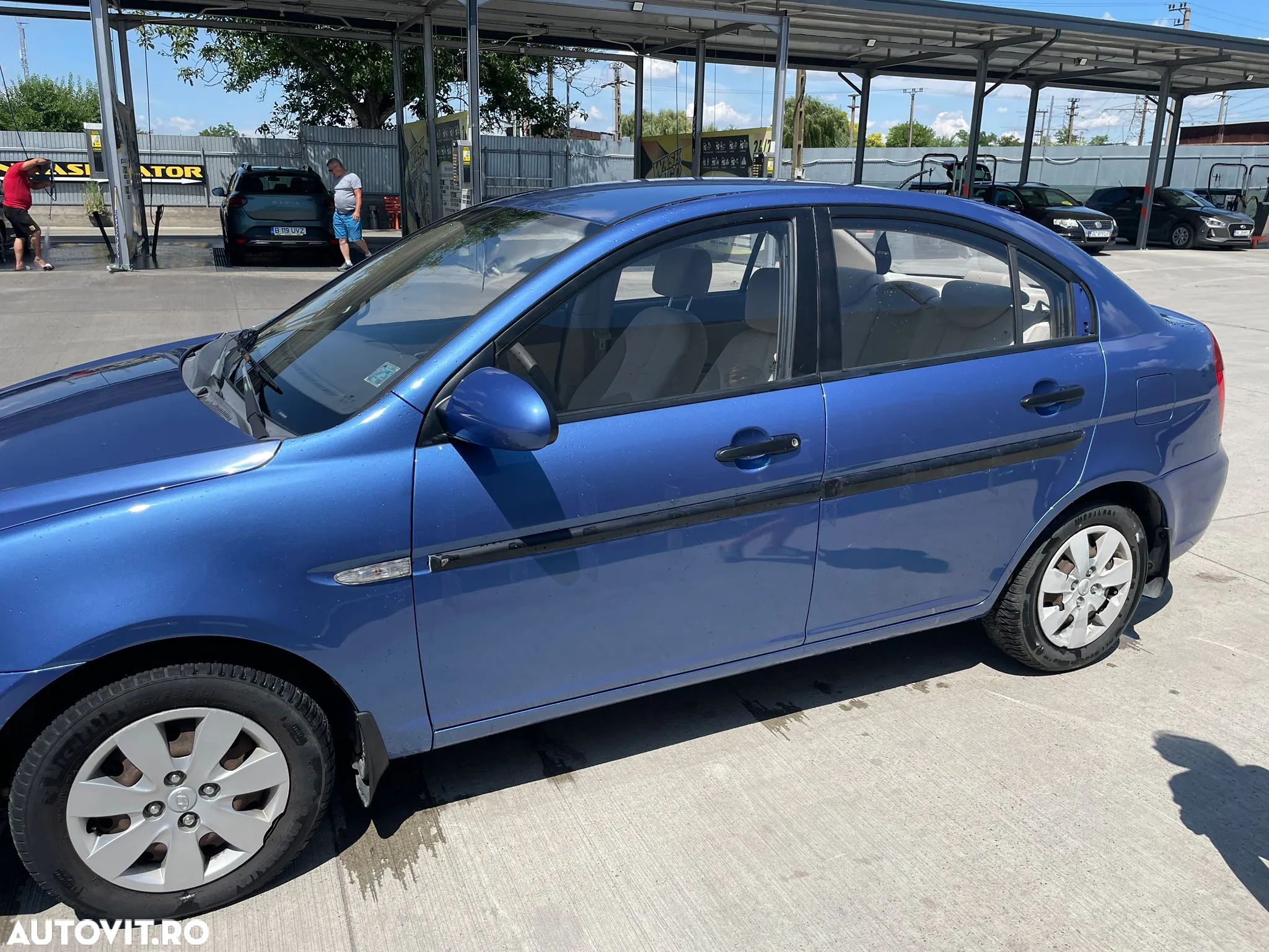 Hyundai Accent - 1