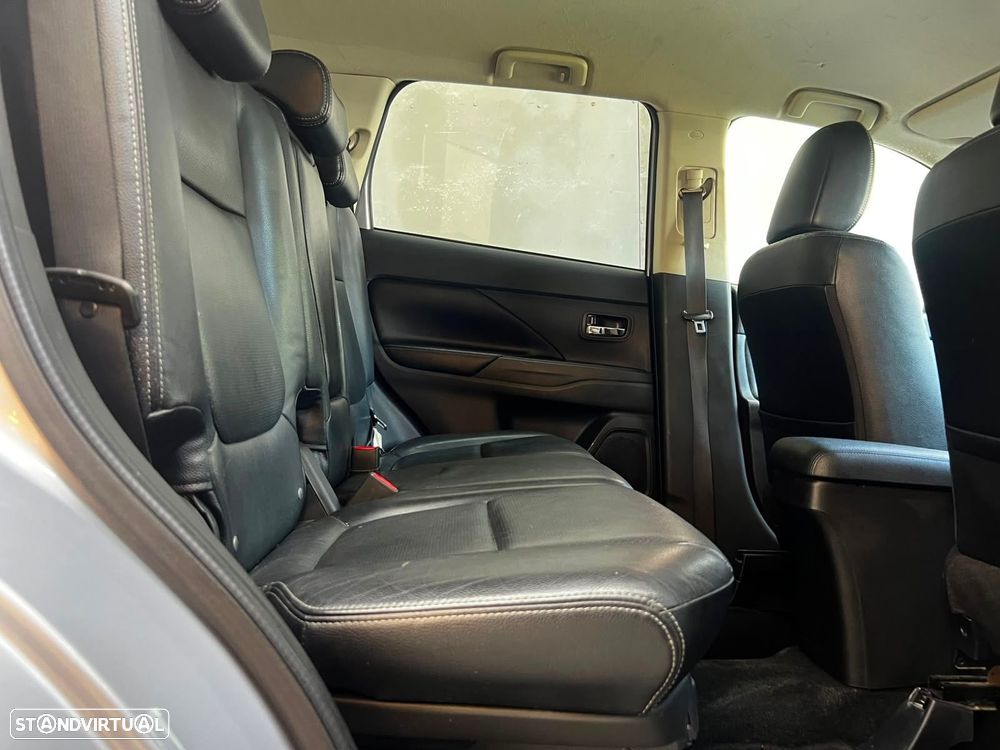 Mitsubishi Outlander 2.2 DI-D Intense+ - 19