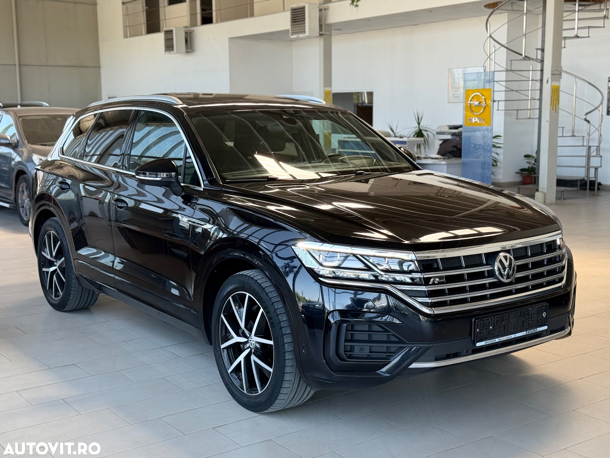 Volkswagen Touareg 3.0 V6 TDI 4Motion DPF Automatik R-Line - 2