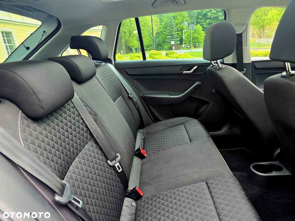 Skoda RAPID 1.2 TSI Green tec Edition - 26