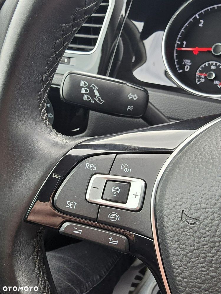 Volkswagen Golf - 35