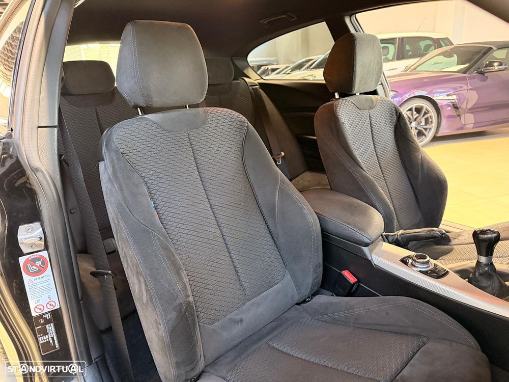 BMW 118 d Pack M - 12