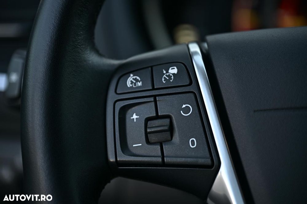 Volvo V40 D3 Geartronic - 28
