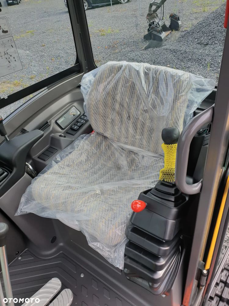 Volvo EC18E, DŁUGIE RAMIĘ, DODATKOWA PRZECIWWAGA, ROZSUWANE GĄSIENICE, 3 ŁYŻKI + SZYBKOZŁĄCZE VOLVO, NOWA DOSTĘPNA OD RĘKI, GWARANCJA Volvo Polska - 8