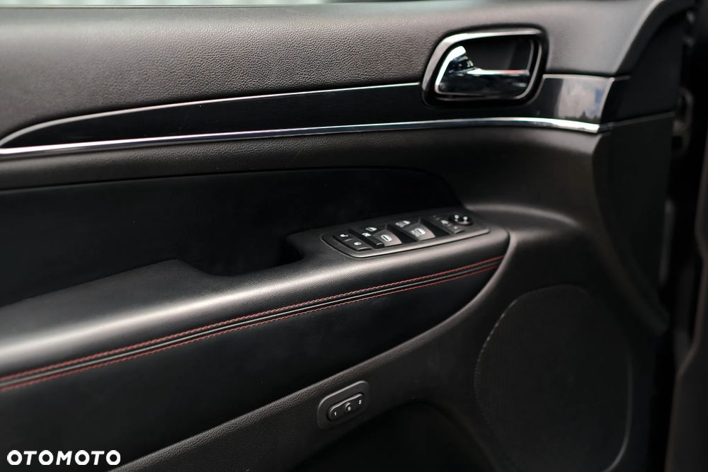 Jeep Grand Cherokee - 34
