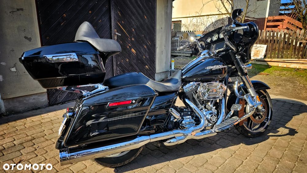 Harley-Davidson Touring Street Glide - 2