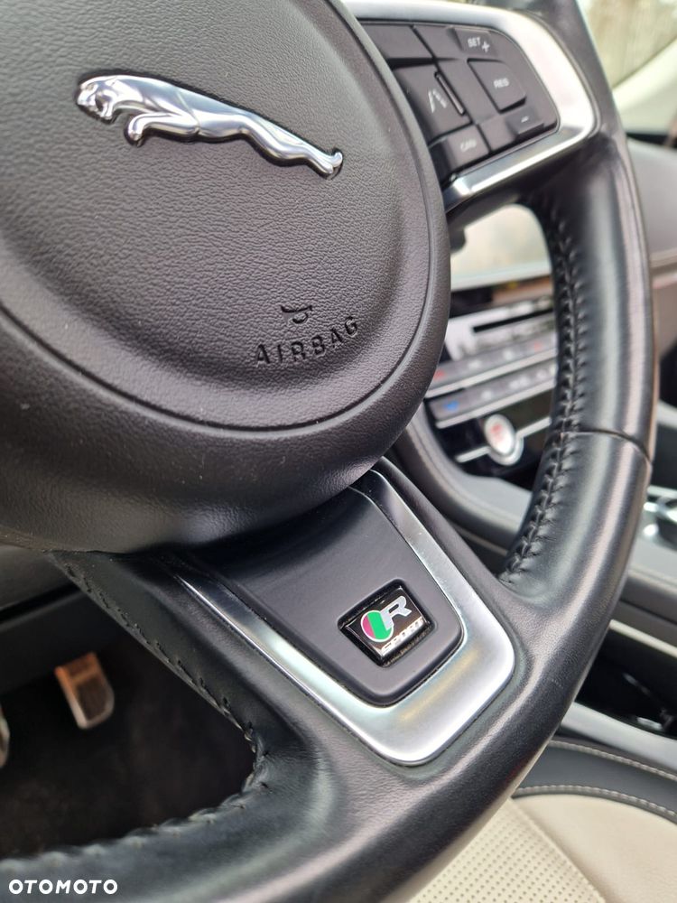 Jaguar F-Pace 2.0 i4D RWD R-Sport - 28
