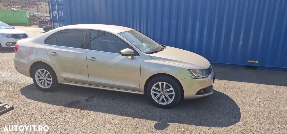 Volkswagen Jetta 2.0 TDI CR DPF DSG Highline - 1