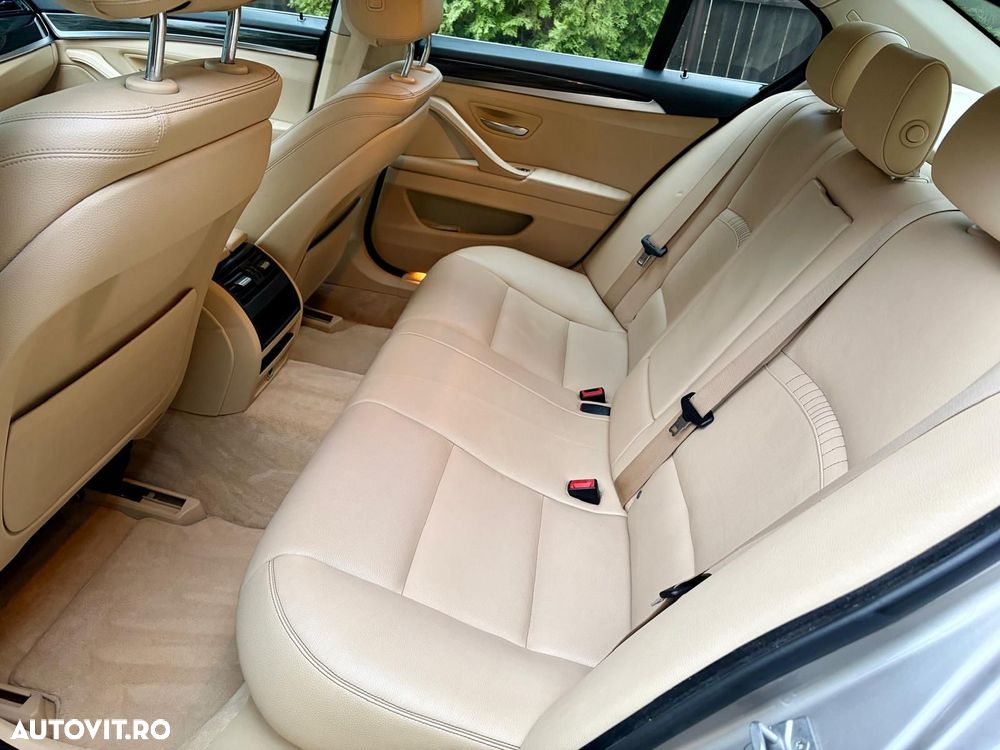 BMW Seria 5 520d Aut. Luxury Line - 13