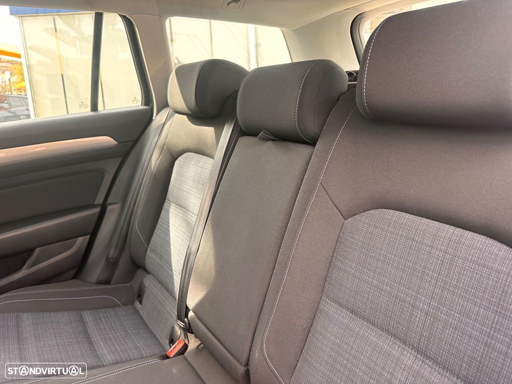 VW Passat Variant - 41