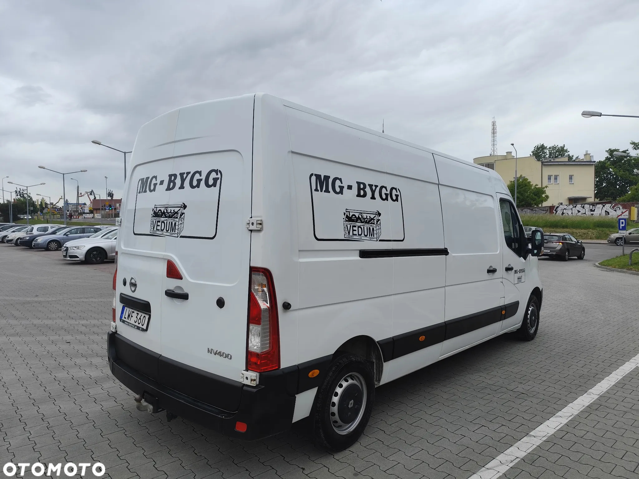 Nissan nv400 - 8