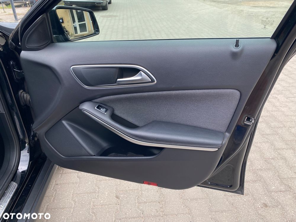 Mercedes-Benz GLA 180 (CDI) d Urban - 14