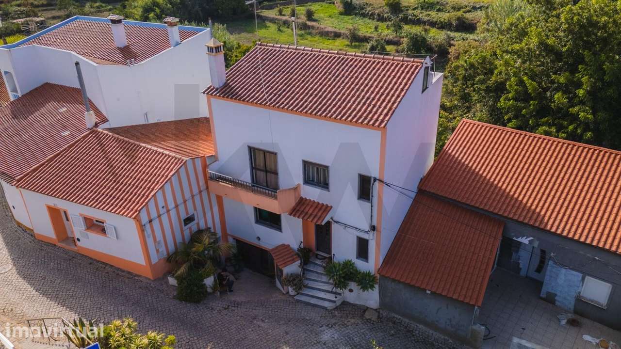 Moradia Tradicional T2 com Terraço | Um refúgio com vista para a Serra - Grande imagem: 2/33