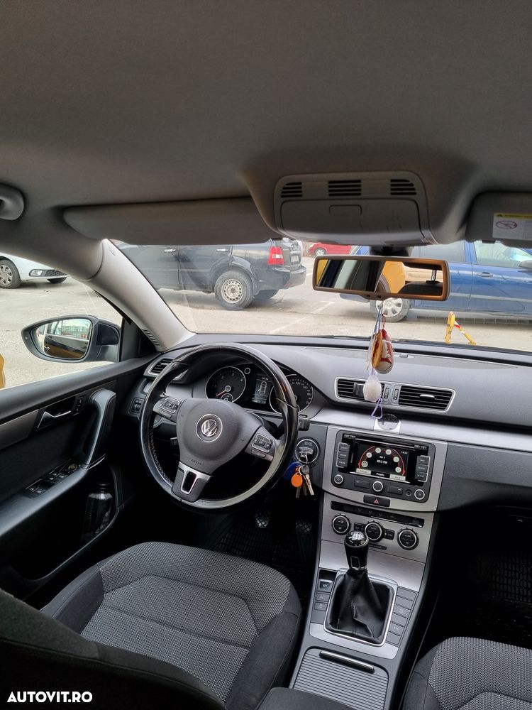 Volkswagen Passat - 11