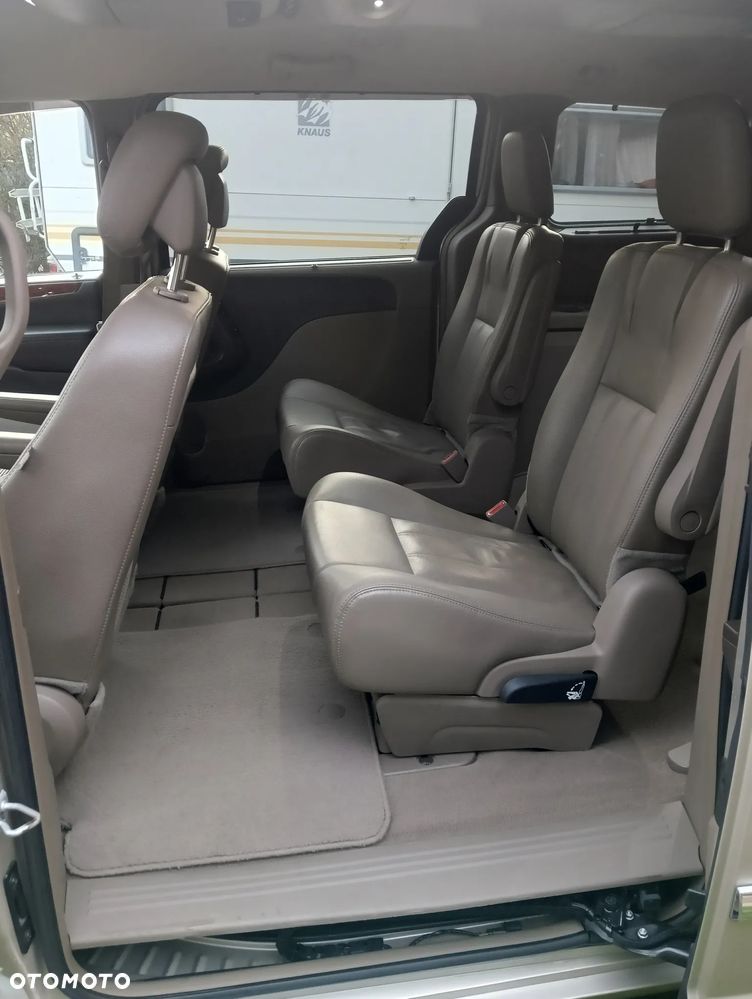 Chrysler Town & Country 3.6 Limited - 18