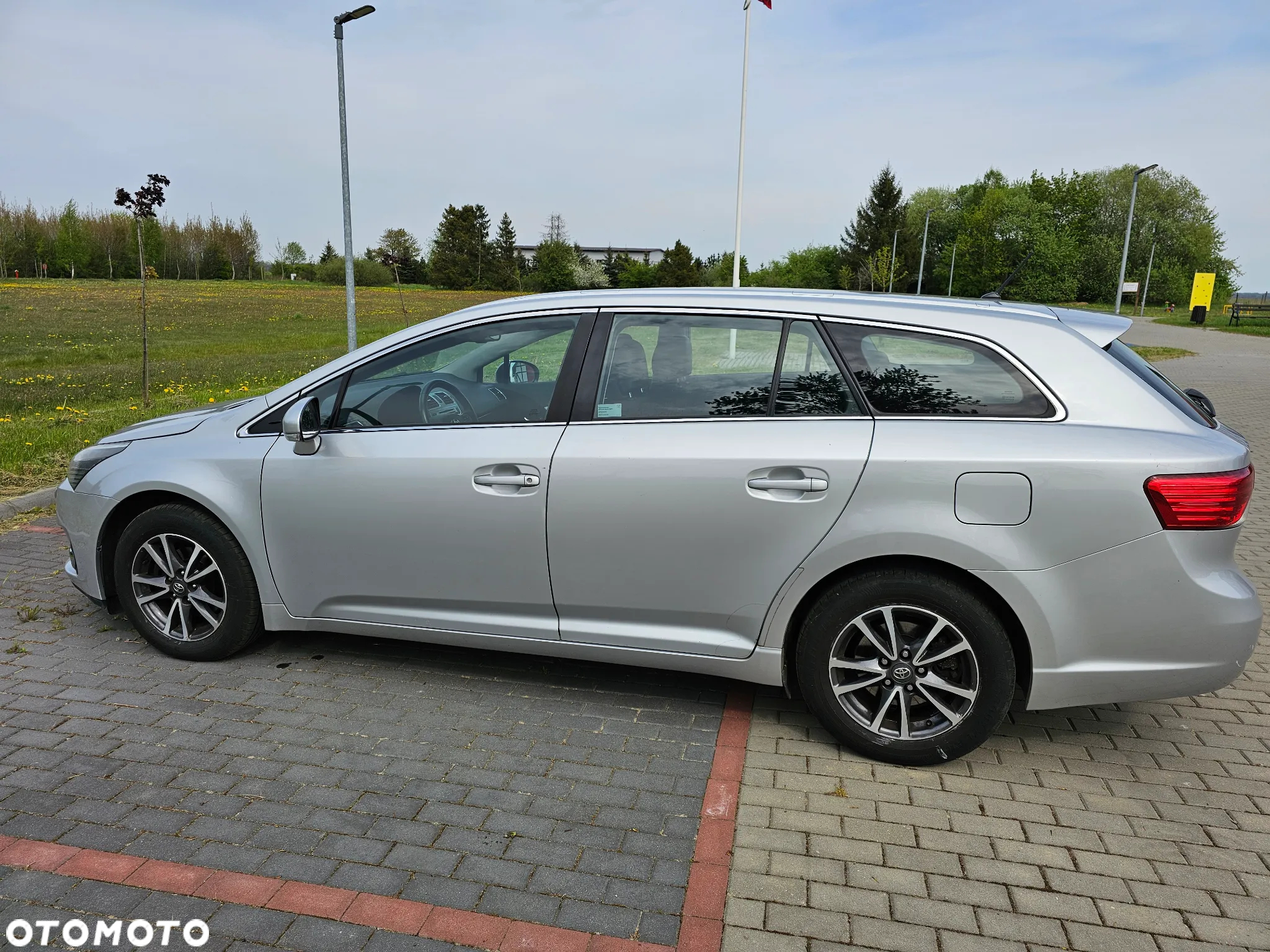 Toyota Avensis Combi 2.0 Executive - 3