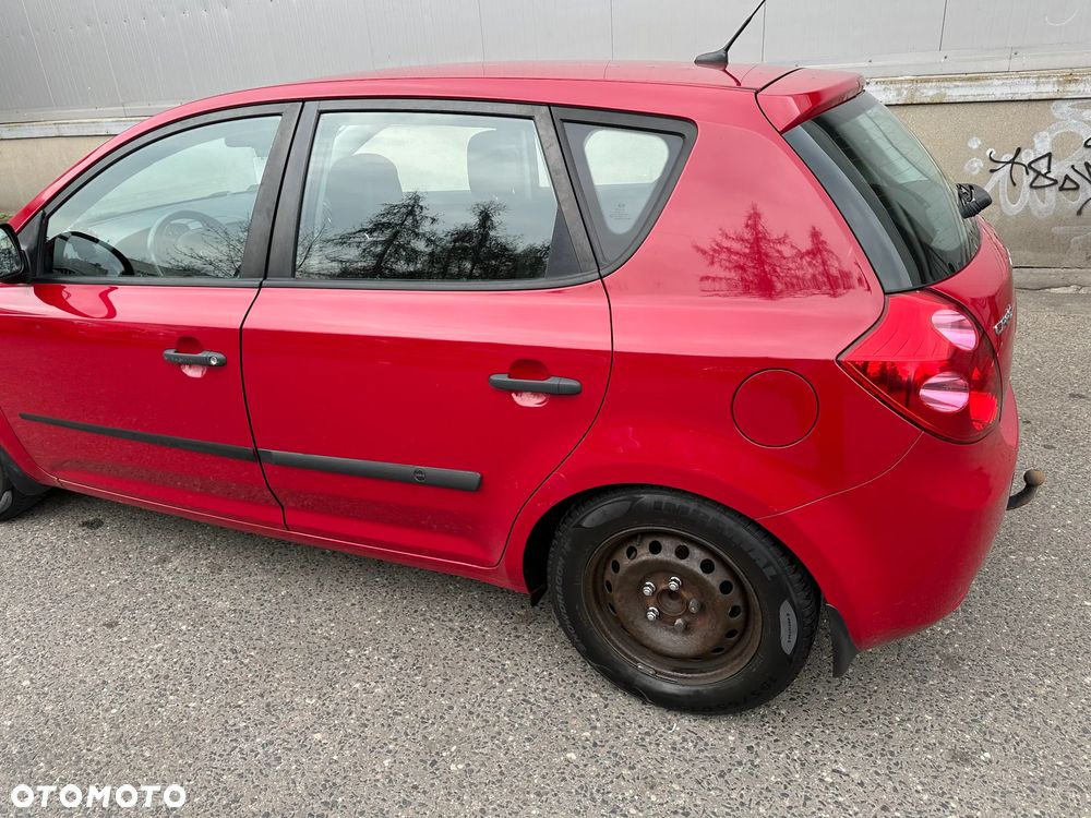 Kia Ceed - 27