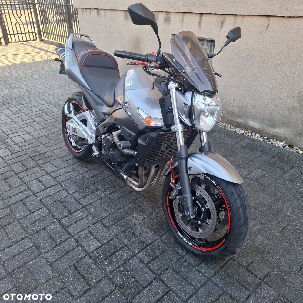 Suzuki GSR - 3