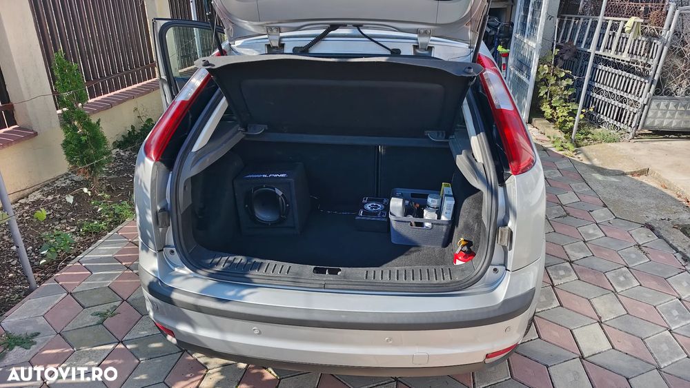 Ford Focus 1.6 TDCI DPF Ghia - 8