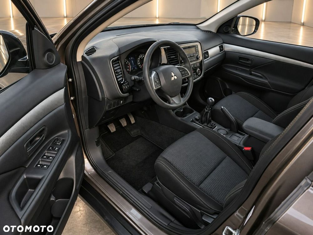 Mitsubishi Outlander - 9