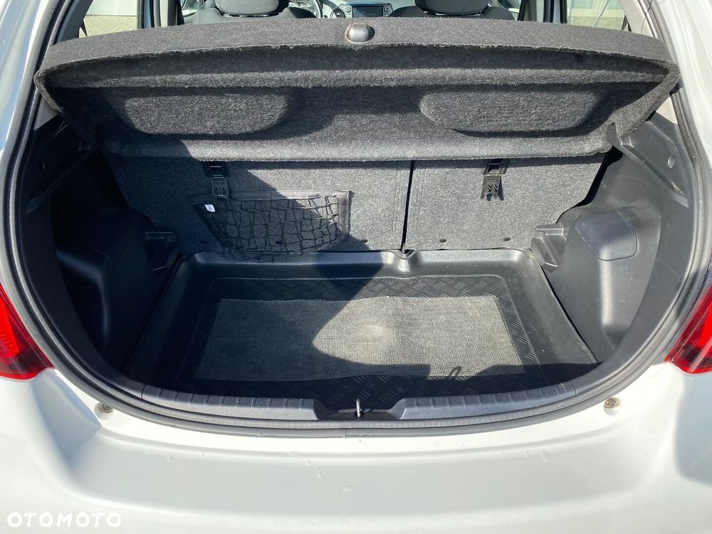 Toyota Yaris - 32