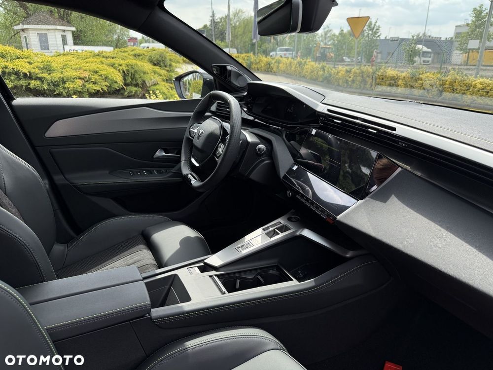 Peugeot 408 - 21