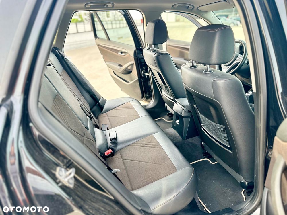 BMW X1 sDrive18d xLine - 11