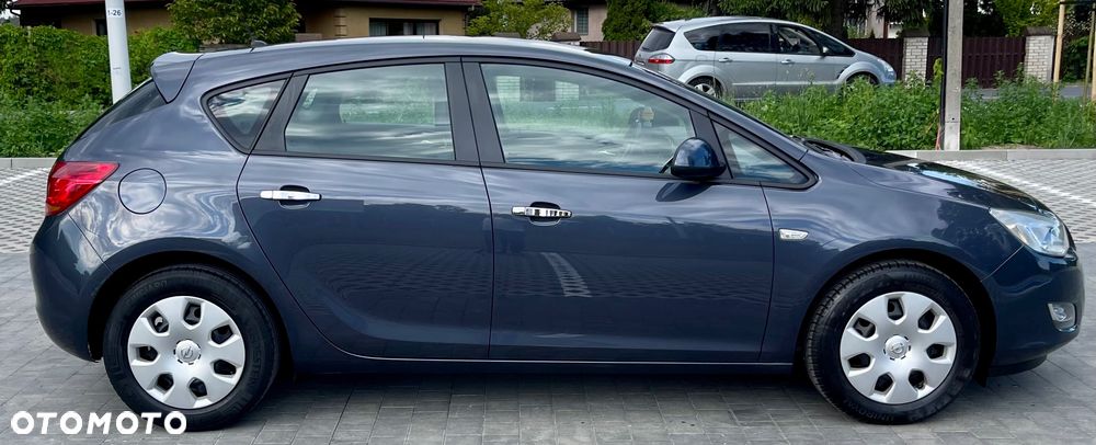 Opel Astra 1.4 T Essentia - 11