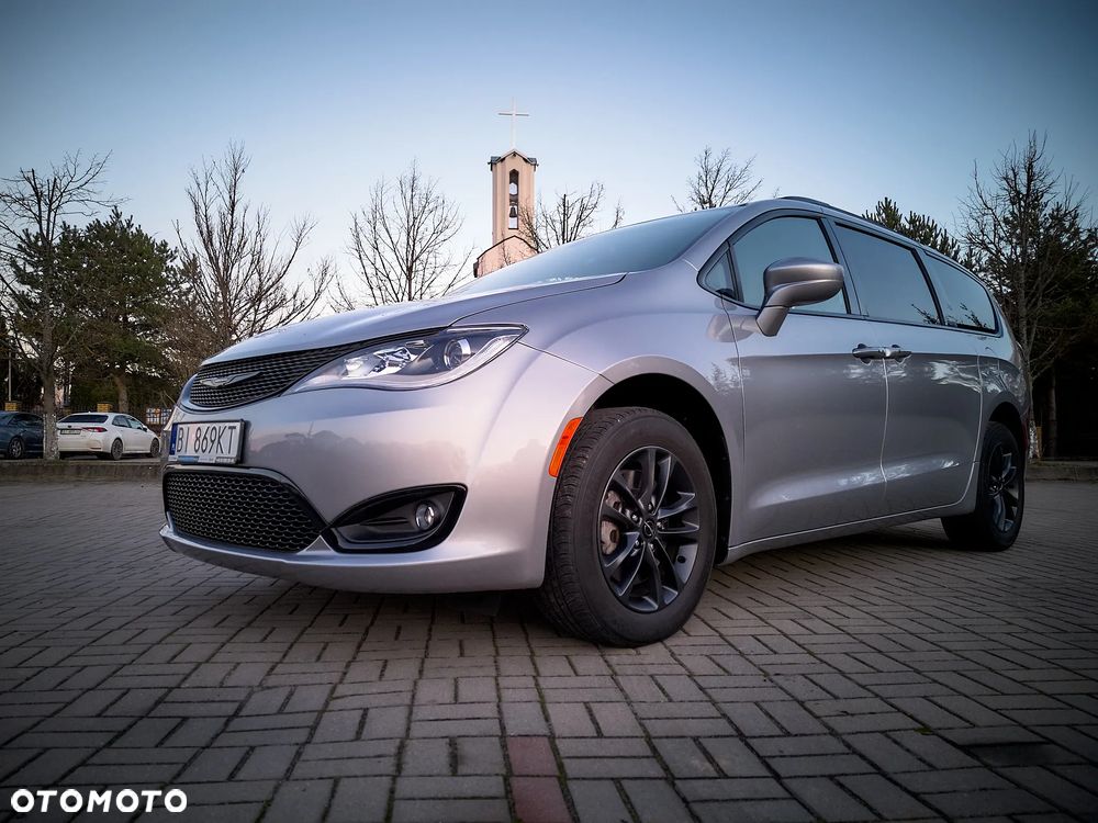 Chrysler Pacifica - 36