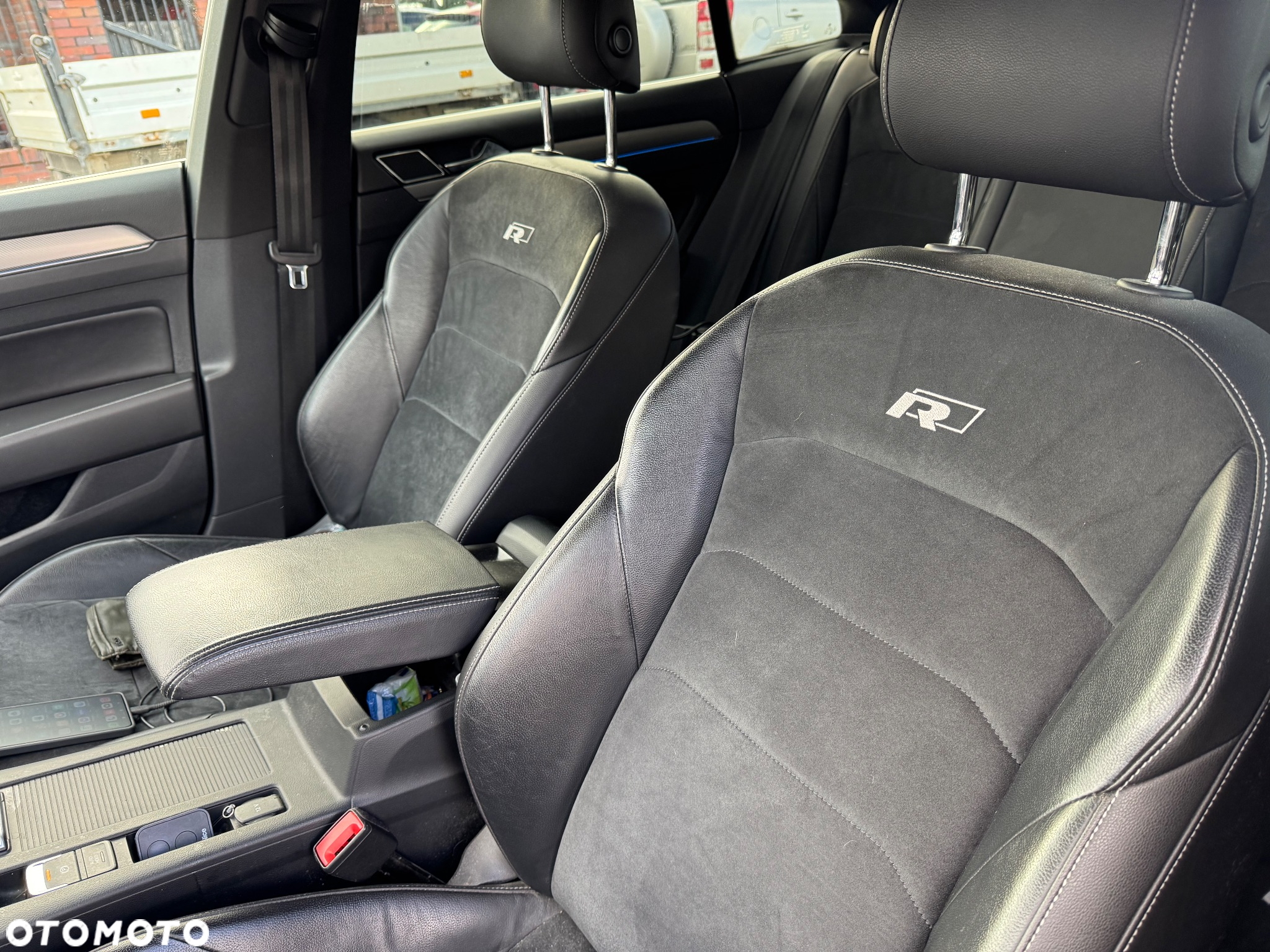 Volkswagen Arteon 2.0 TDI SCR R-Line DSG - 24