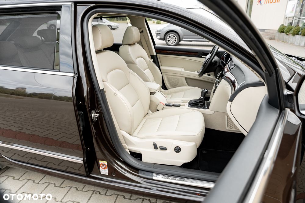 Skoda Superb Combi 3.6 V6 4x4 DSG Elegance - 31