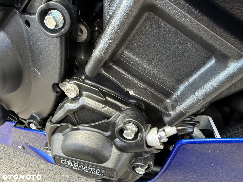 Yamaha R1 - 15