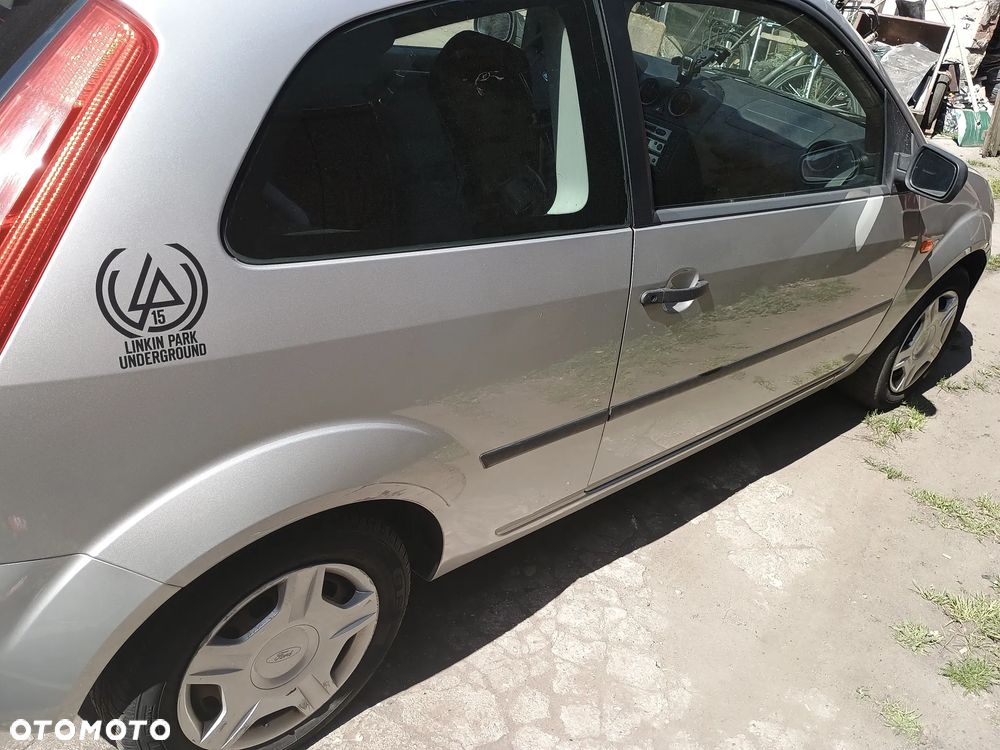 Ford Fiesta 1.3 Ambiente - 2