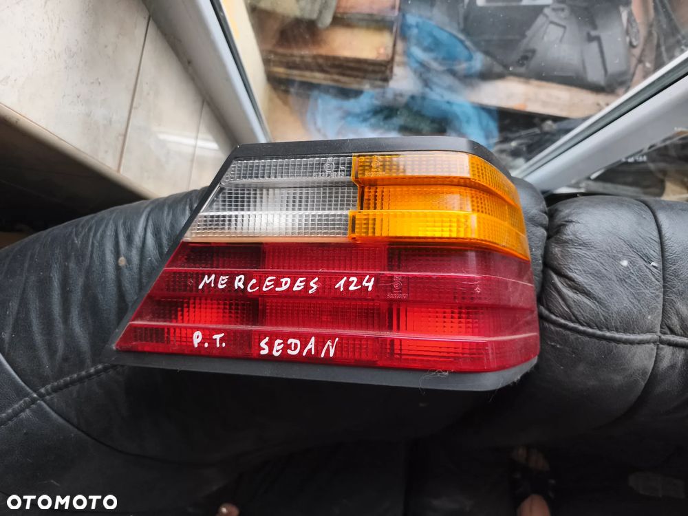 Lewarek zmiany biegów drzwi tył lampa sedan Mercedes w124 - 19
