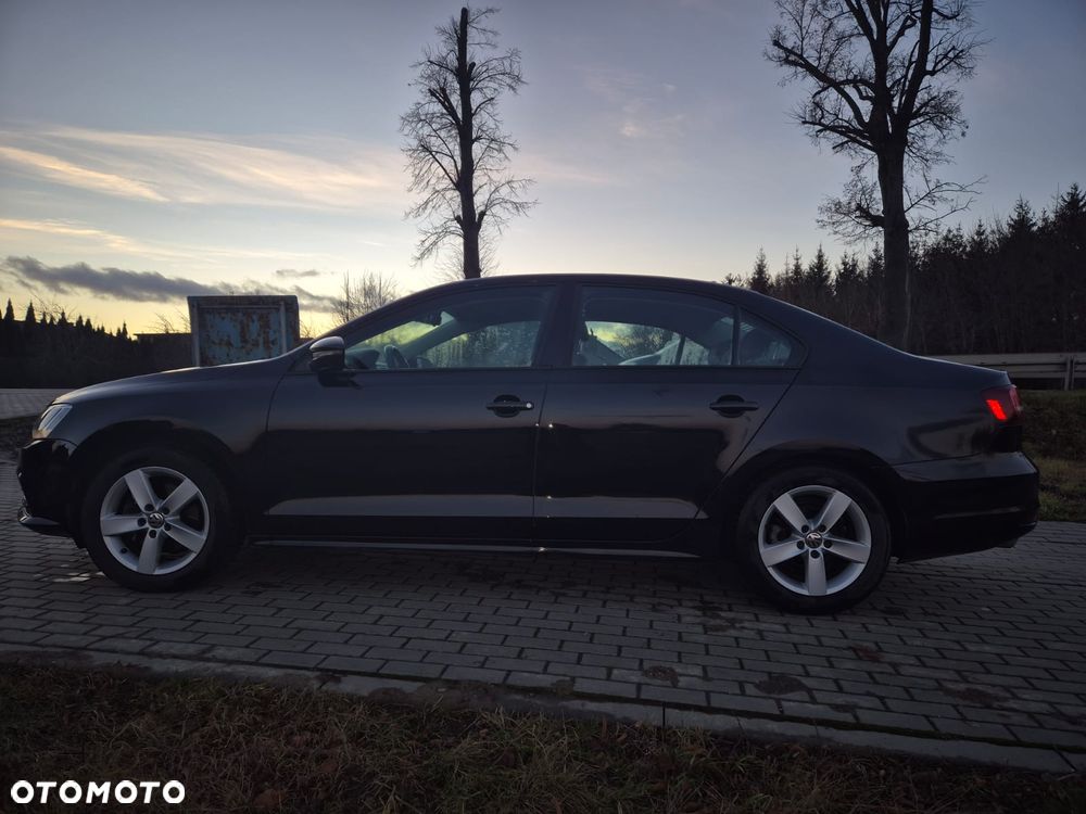 Volkswagen Jetta - 5