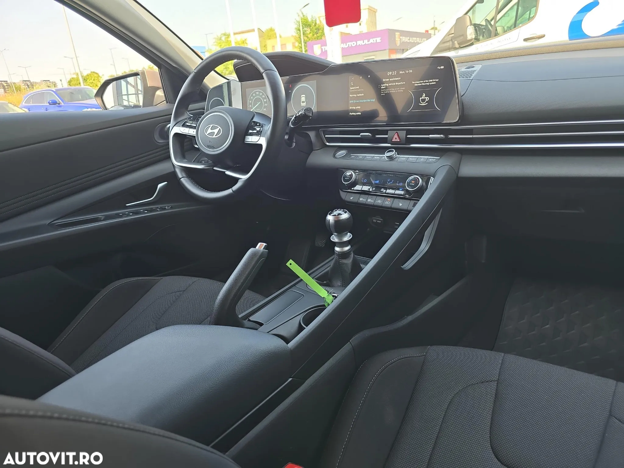 Hyundai Elantra - 30