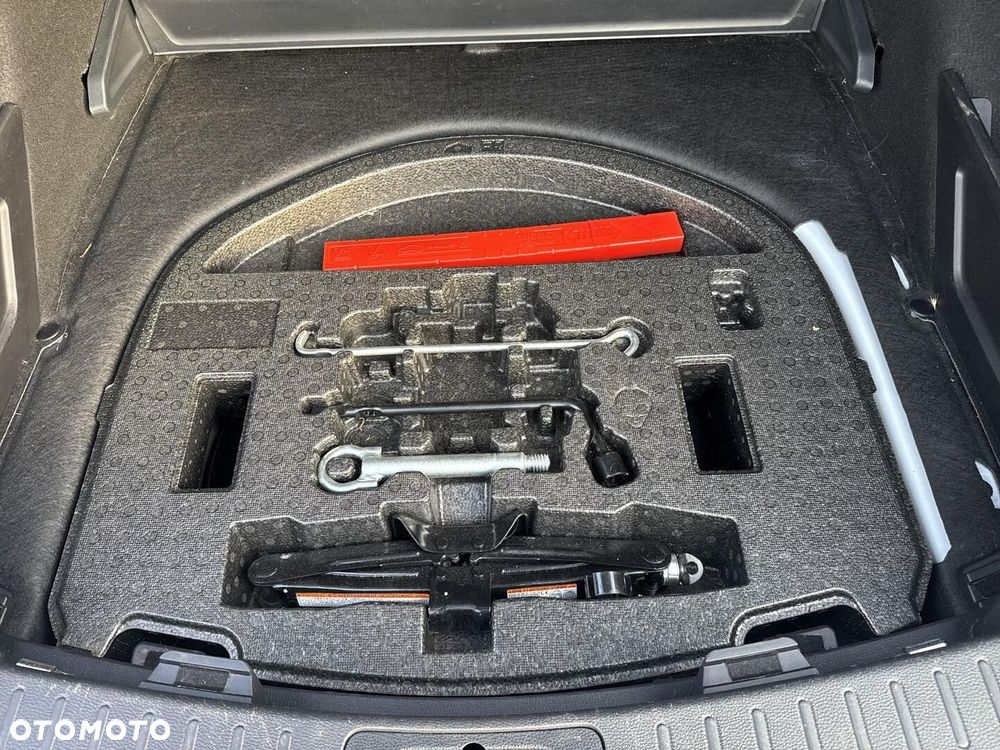 Toyota Corolla 1.8 Hybrid Comfort - 28