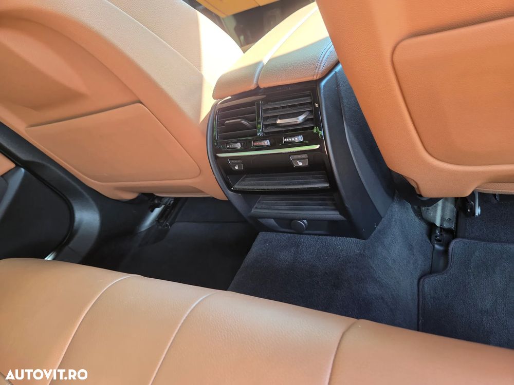 BMW Seria 5 530i xDrive AT - 13