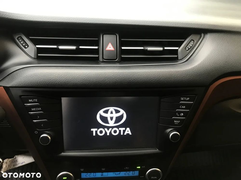 Toyota Avensis 1.8 Premium - 23