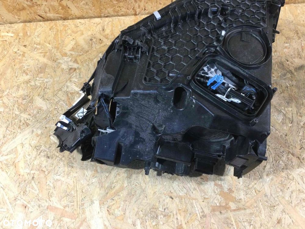 LAMPA PRAWA Mercedes EQS A2979067202 - 10