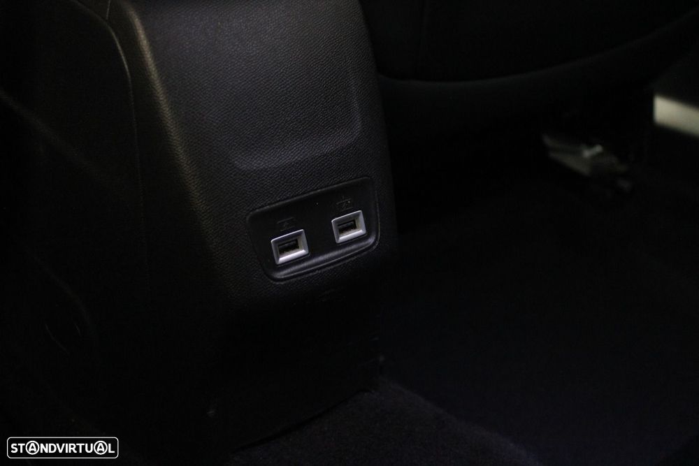 Peugeot e-2008 50 kWh GT - 39