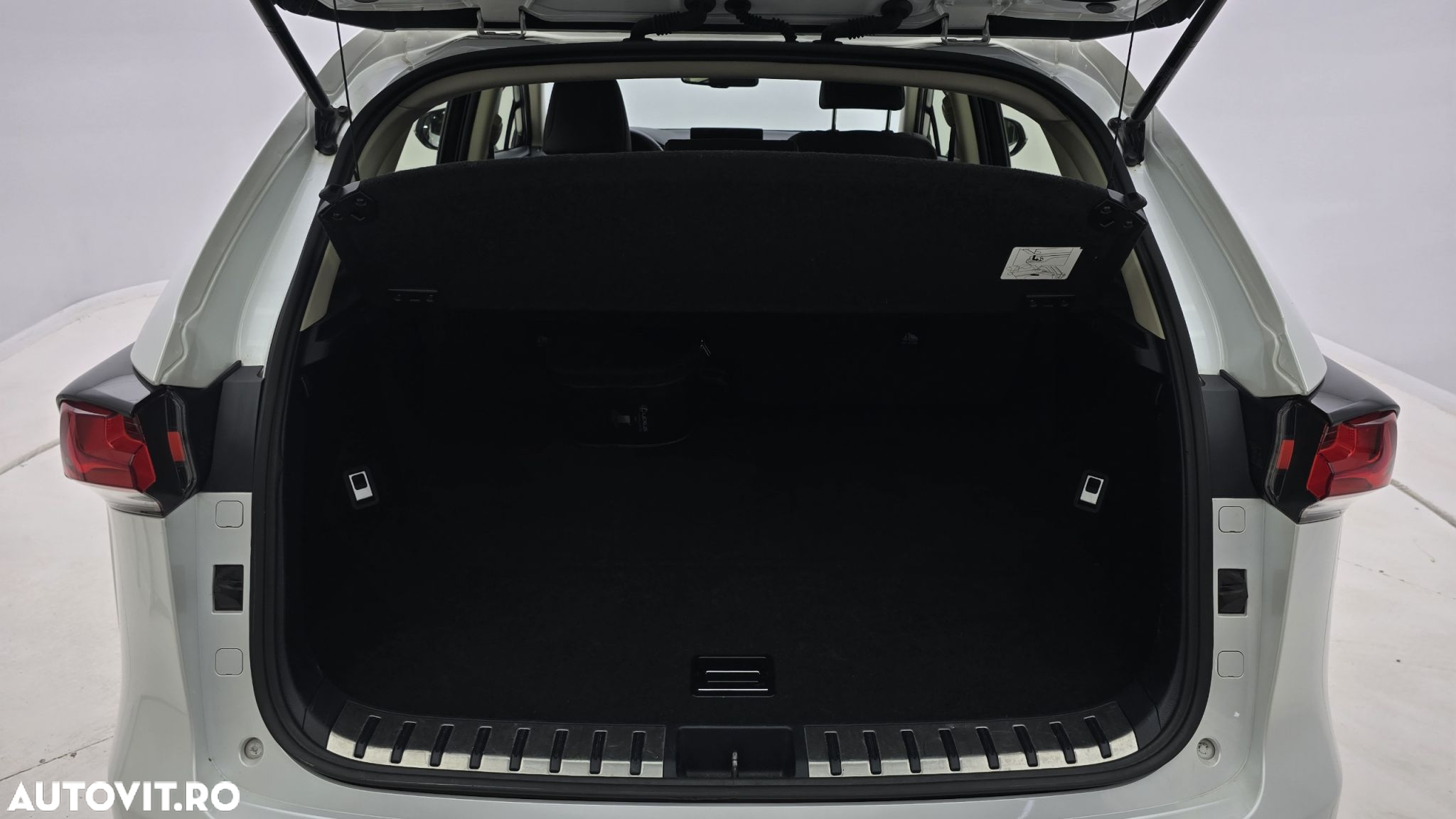 Lexus Seria NX - 25