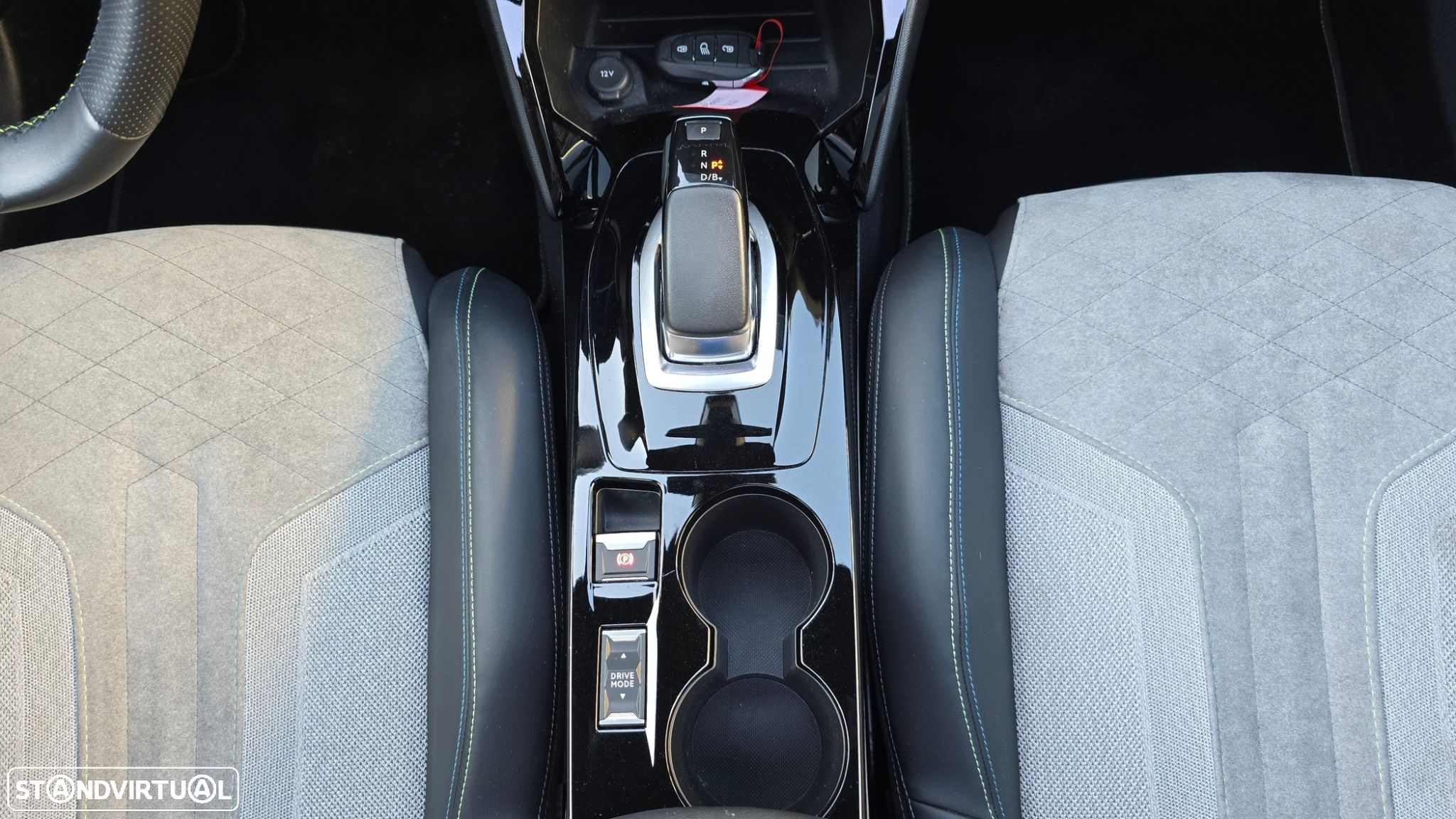 Peugeot e-2008 GT - 48
