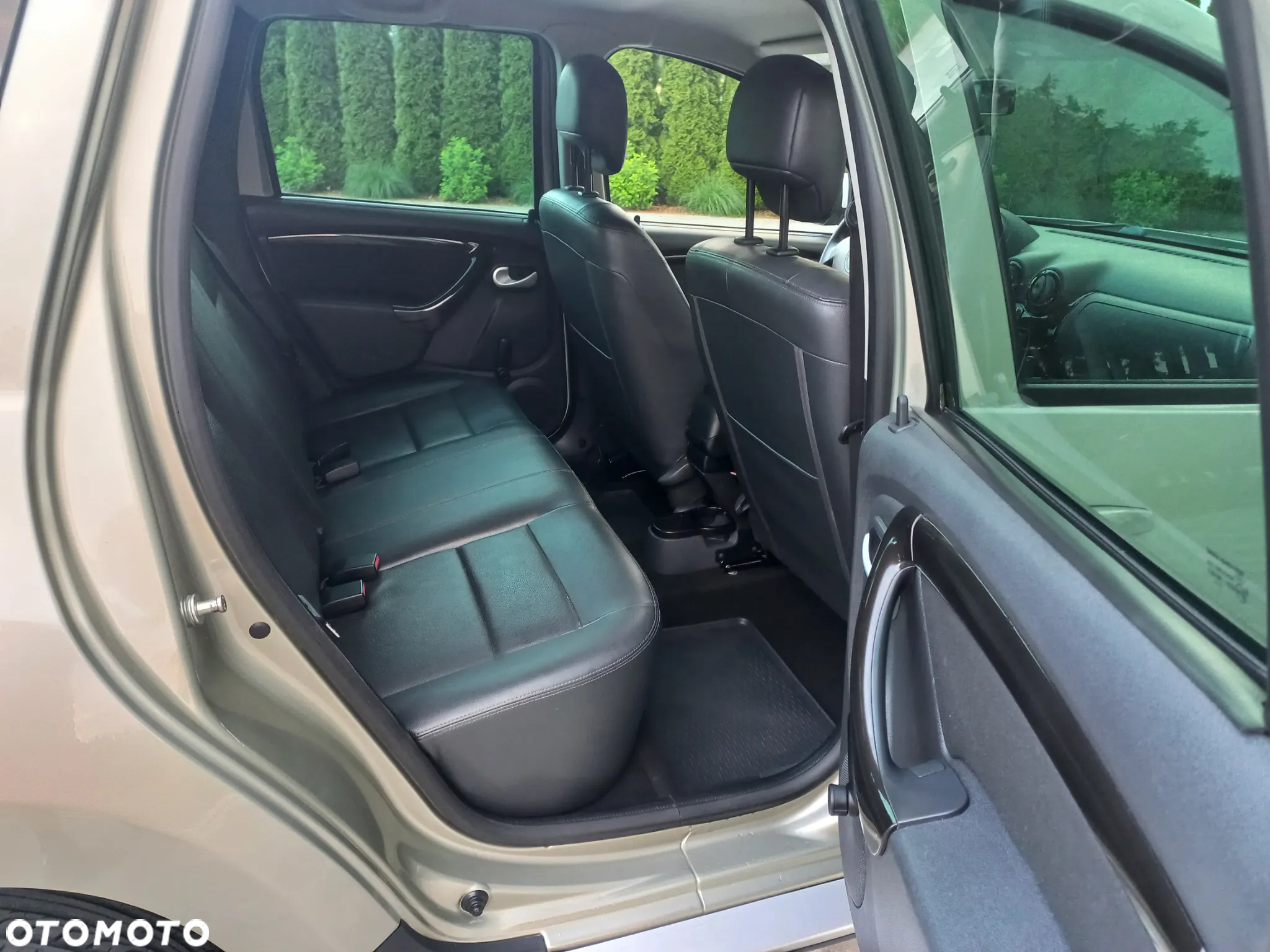 Dacia Duster 1.6 Laureate 4x4 - 29