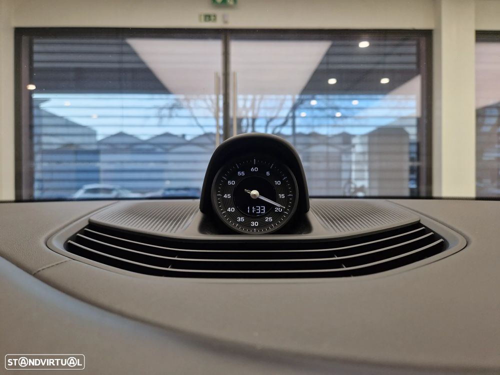 Porsche Taycan 4S - 32